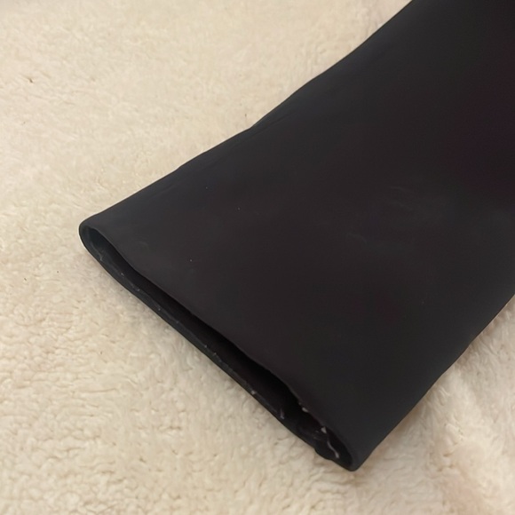 Lululemon black raincoat size 2. Beautiful jacket in perfect condition. - Picture 5 of 9